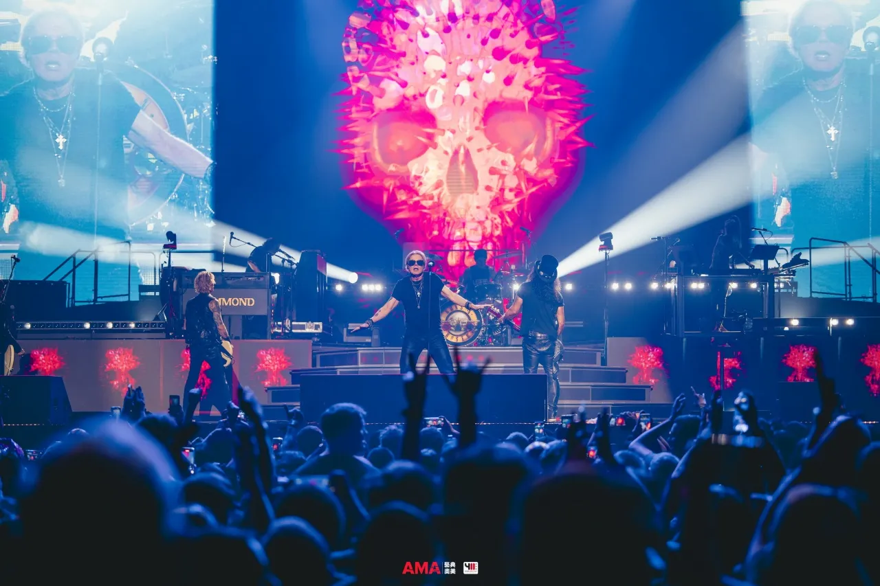 ชาวร็อกไม่ยอมพลาด รวมตัวแน่นธันเดอร์โดม-ต้อนรับตัวพ่อ กันส์ แอนด์ โรสเซส ชมโชว์สุดเดือด