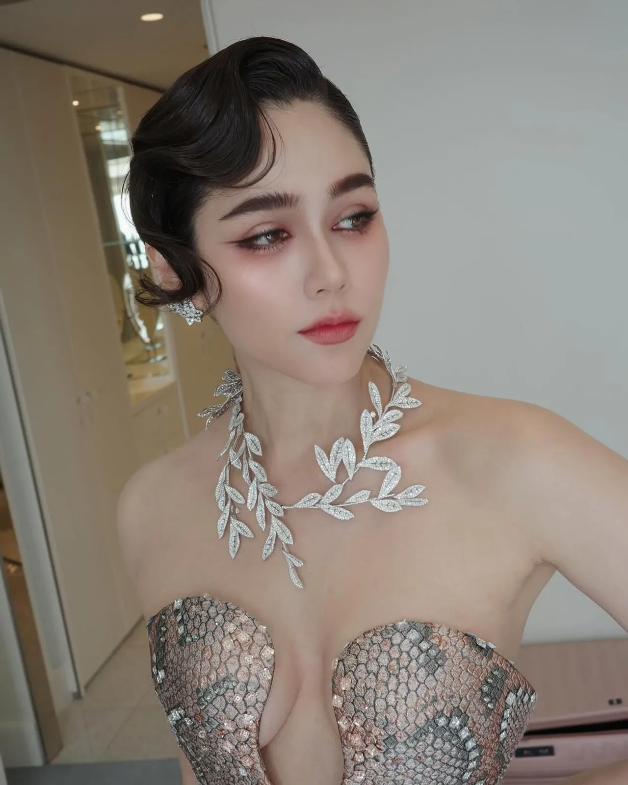 แม่ก็คือแม่ ชมพู่ อารยา เสิร์ฟแล้ว ลุคแรกพรมแดงคานส์ 2025 สวยหรูดูแพงเว่อร์