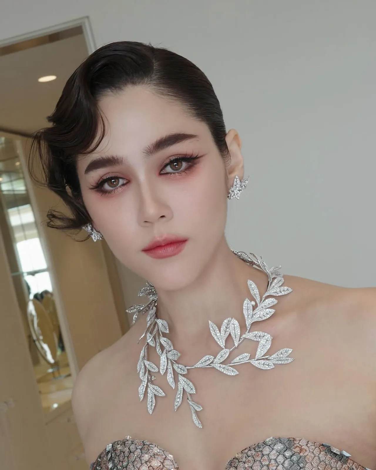 แม่ก็คือแม่ ชมพู่ อารยา เสิร์ฟแล้ว ลุคแรกพรมแดงคานส์ 2025 สวยหรูดูแพงเว่อร์