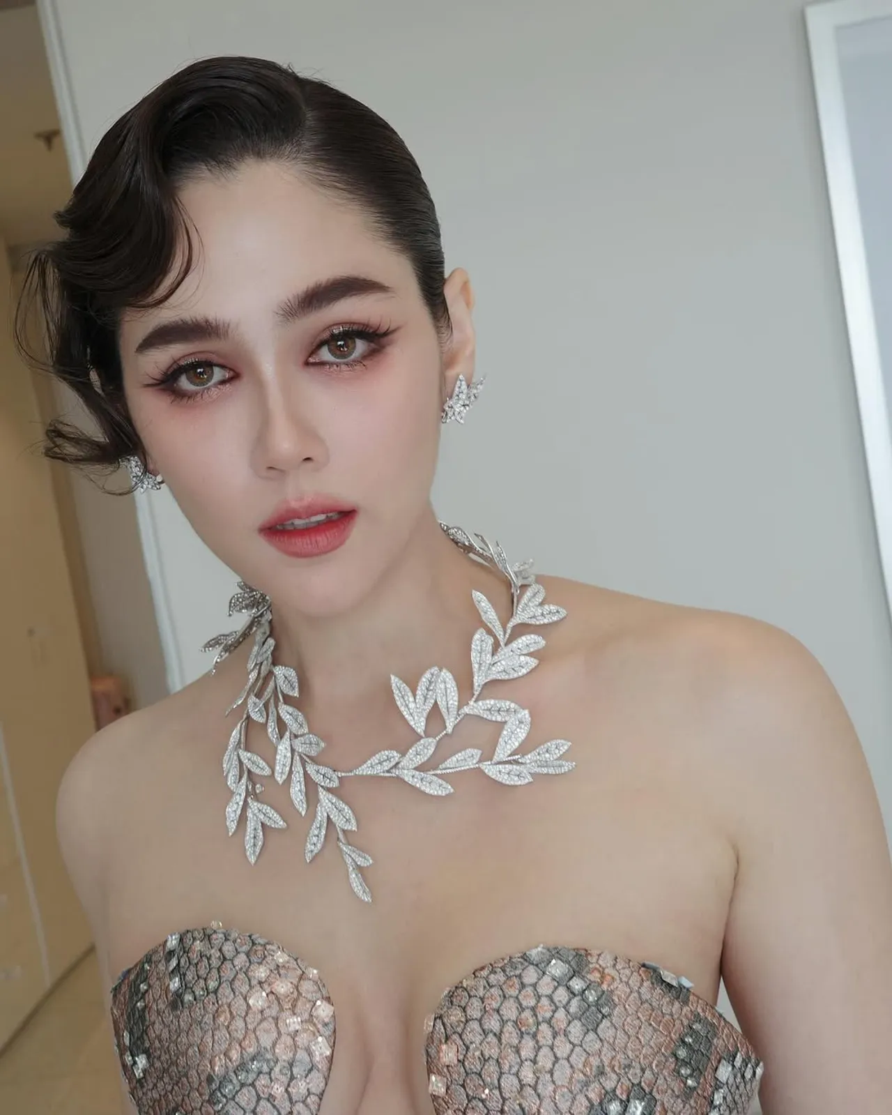 แม่ก็คือแม่ ชมพู่ อารยา เสิร์ฟแล้ว ลุคแรกพรมแดงคานส์ 2025 สวยหรูดูแพงเว่อร์