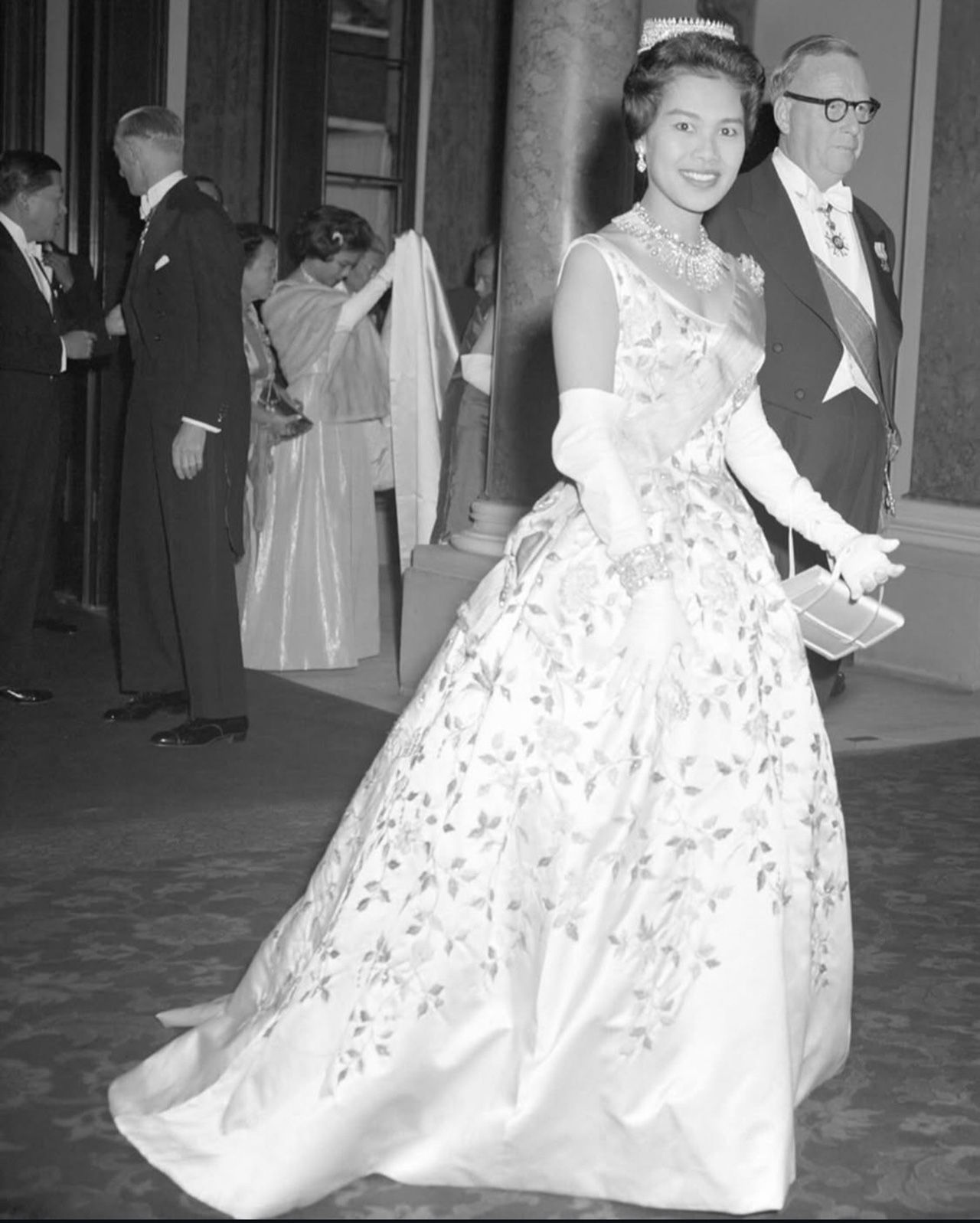 “QUEEN OF STYLE” พระสิริโฉมแห่งสยาม ทรงใช้แฟชั่นและความงามเป็นเครื่องมือการทูตทรงพลัง