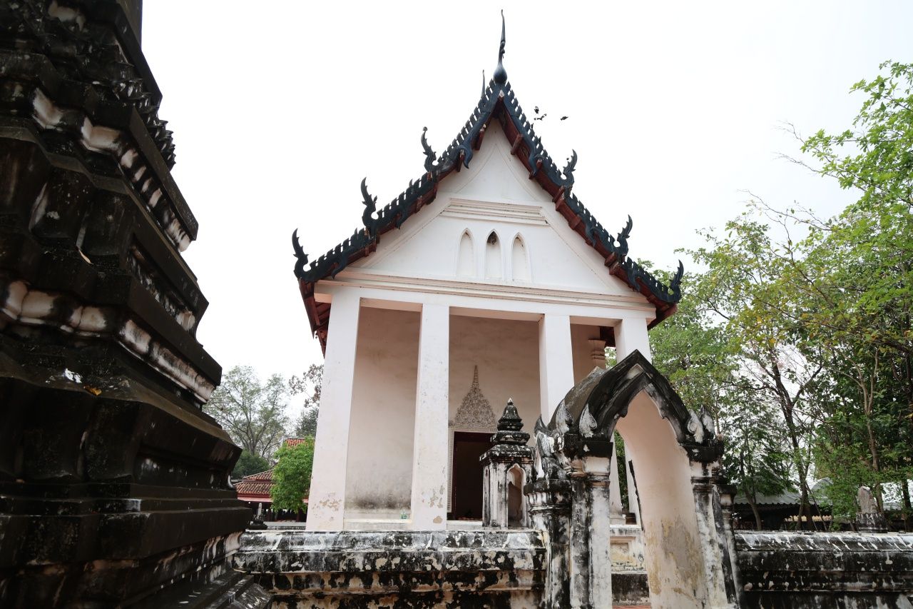 วัดสิงห์ จะเน้นการ “ขอขมากรรม” และเสริมสิริมงคลที่โบราณสถานเก่าแก่กว่า 400 ปี