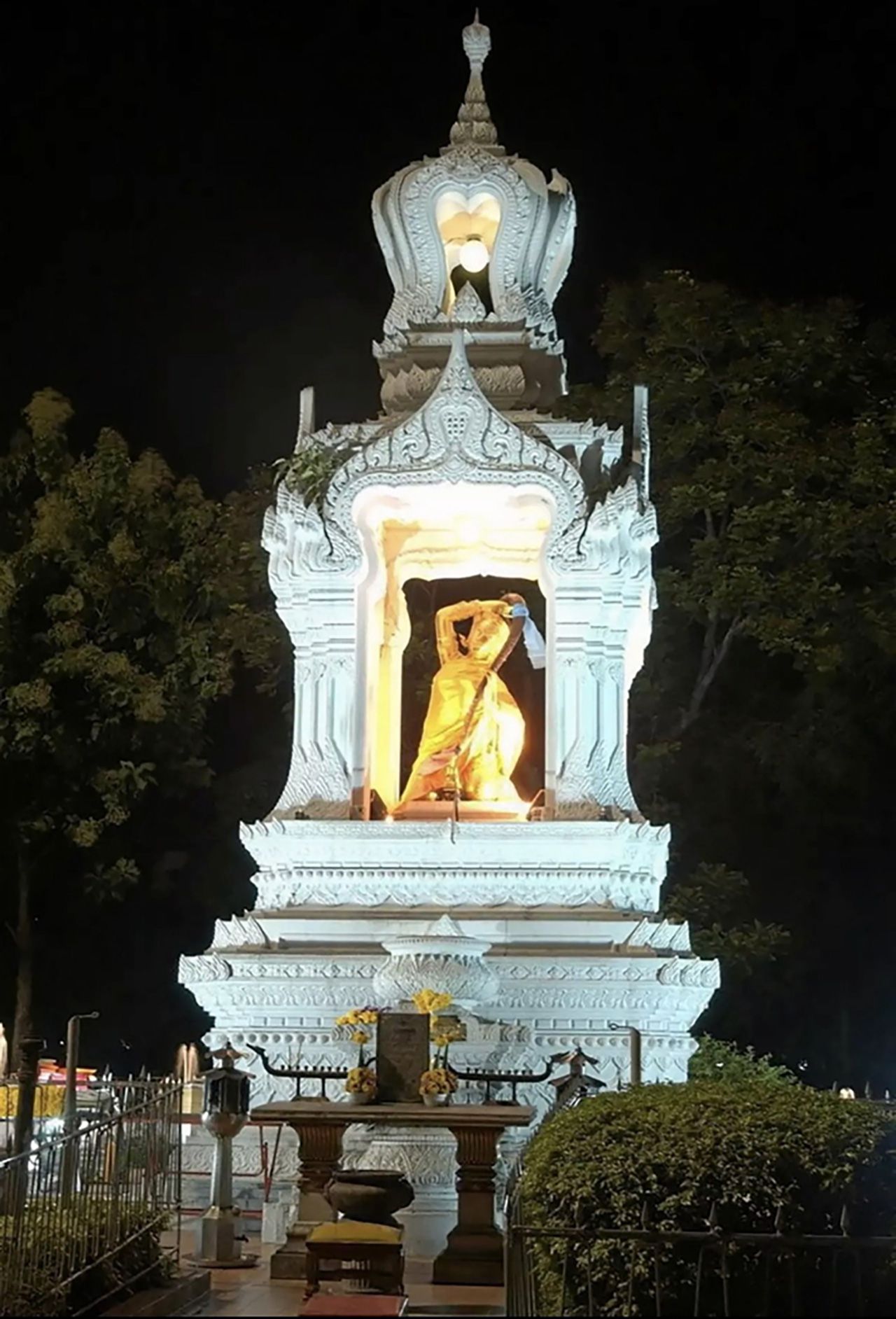 ปีกุน พระแม่ธรณีบีบมวยผม สนามหลวง