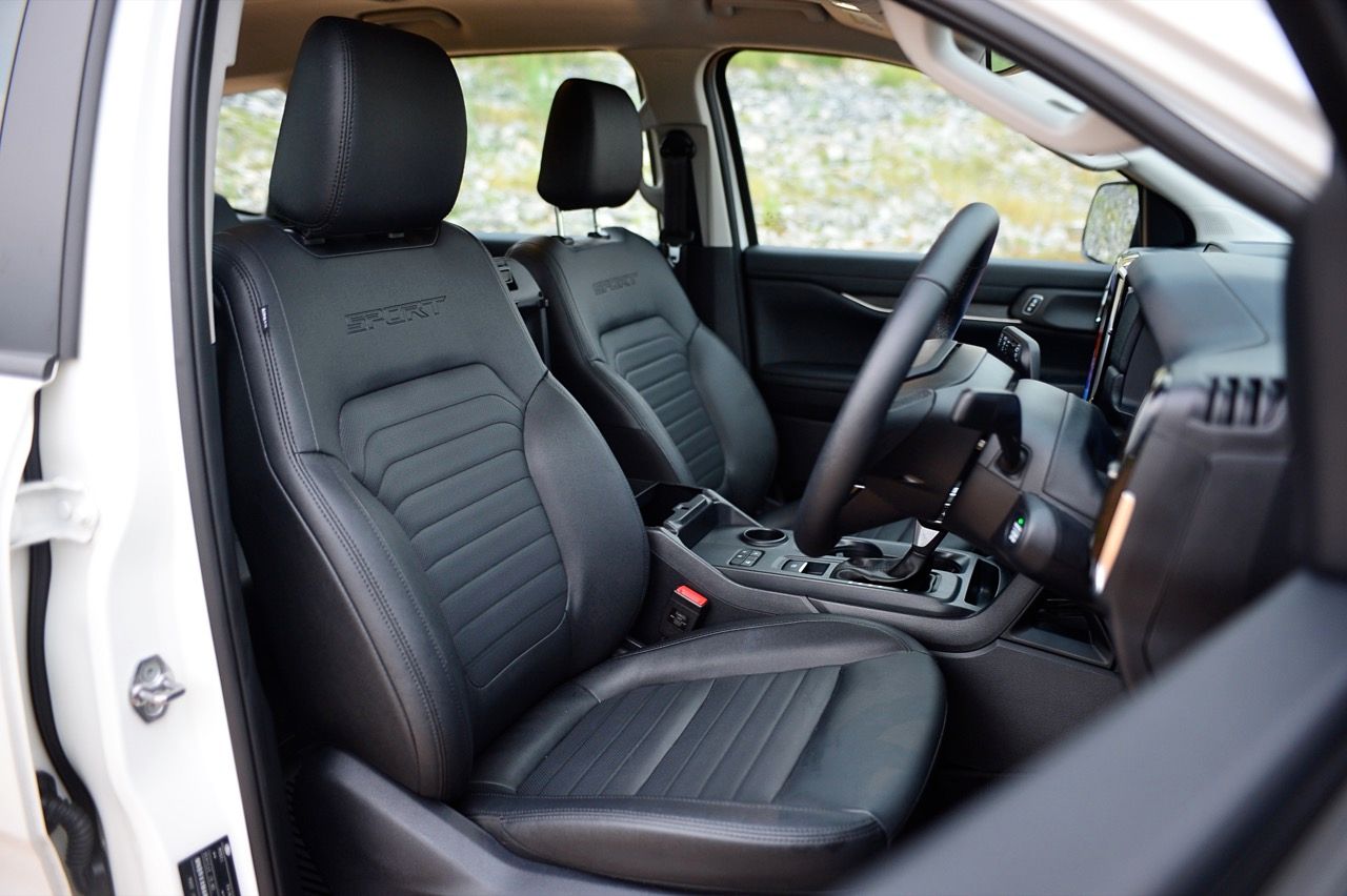 ห้องโดยสาร Ford Everest