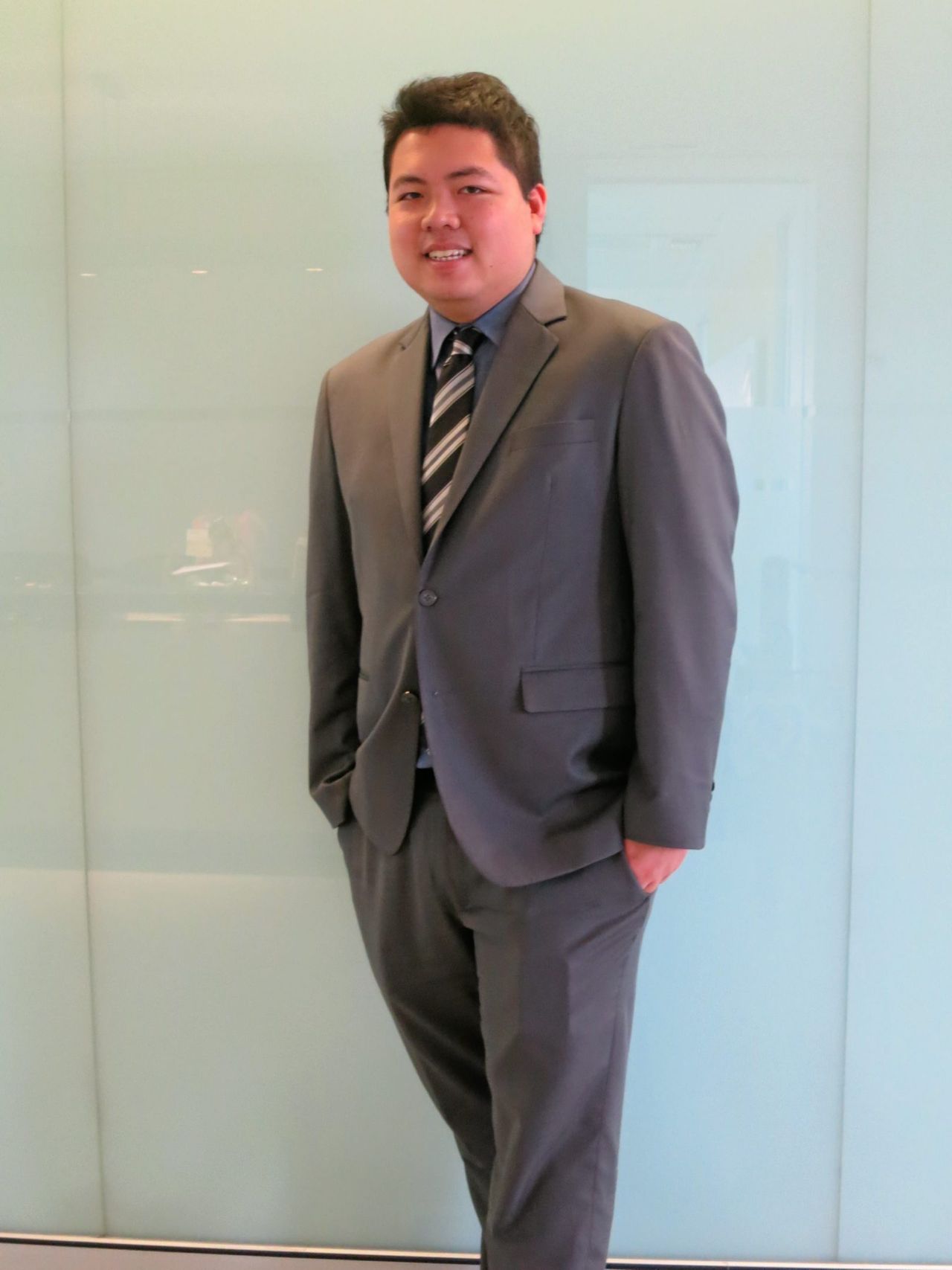 วิค นายภวิกร พวงเกตุแก้ว นักการทูต บุตรชายนายสีหศักดิ์ พวงเกตุแก้ว รองนายกฯ และรัฐมนตรีว่าการกระทรวงการต่างประเทศ