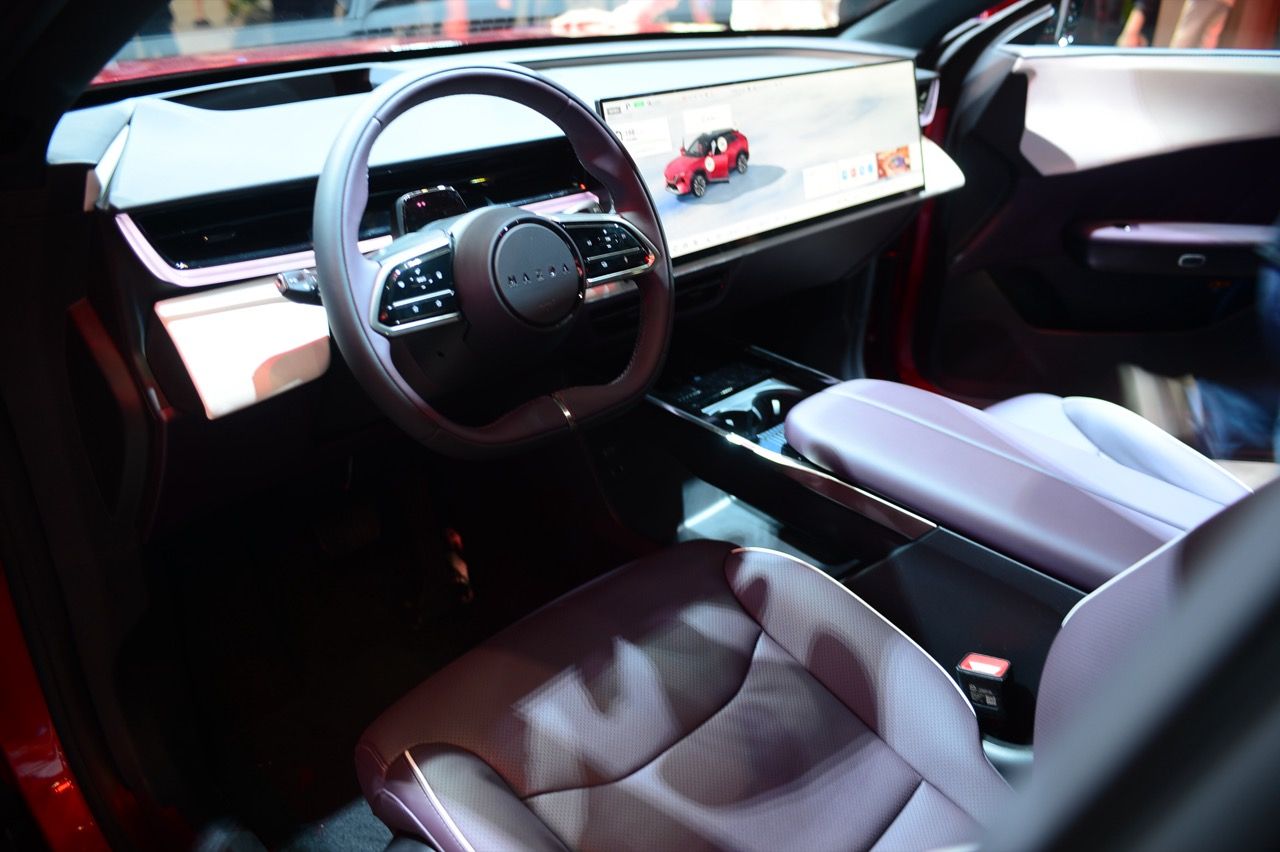 Mazda CX-6e ท้ายรถ