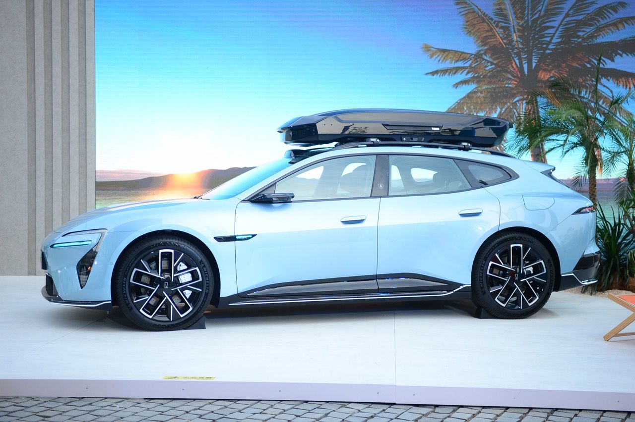 ภายใน AVATR 06T Station Wagon