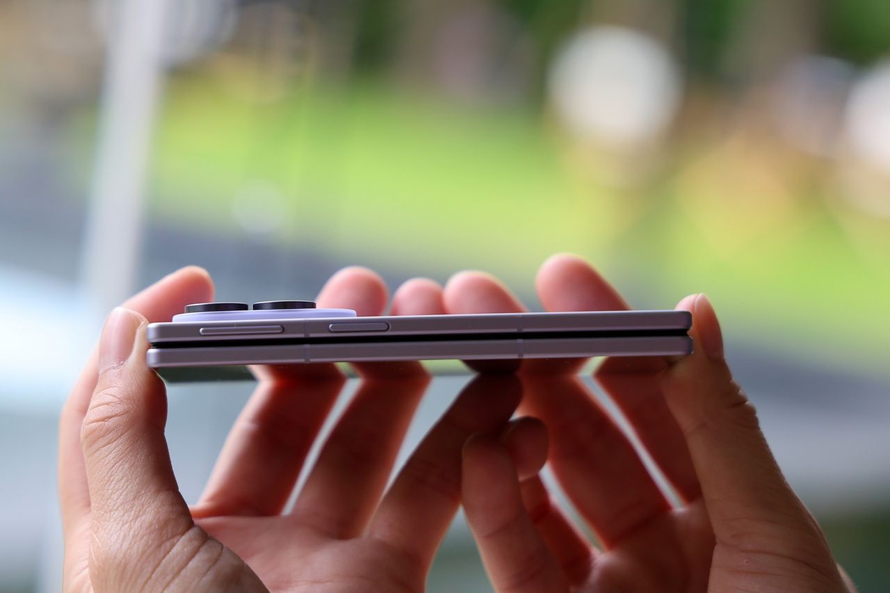 Galaxy Z Fold 8 ก่อนกางมือถือออกมา