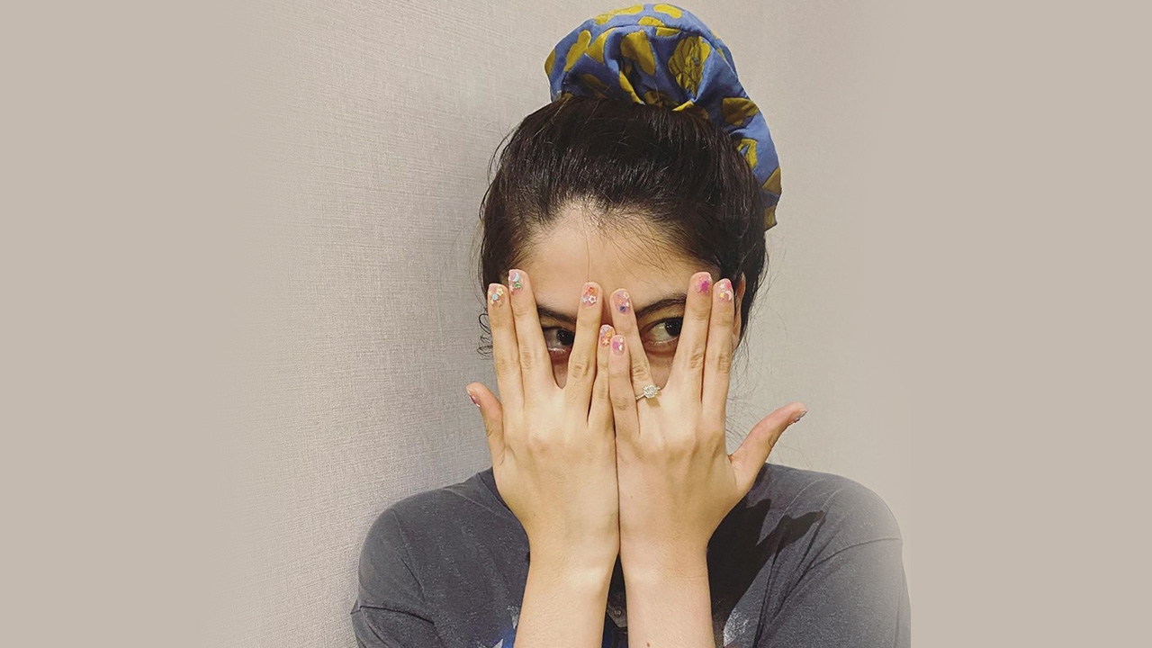 มาร์กี้ อวดความน่ารัก สามีทำเล็บให้ แต่ประกายเพชรกระแทกตาชาวเน็ตแทน