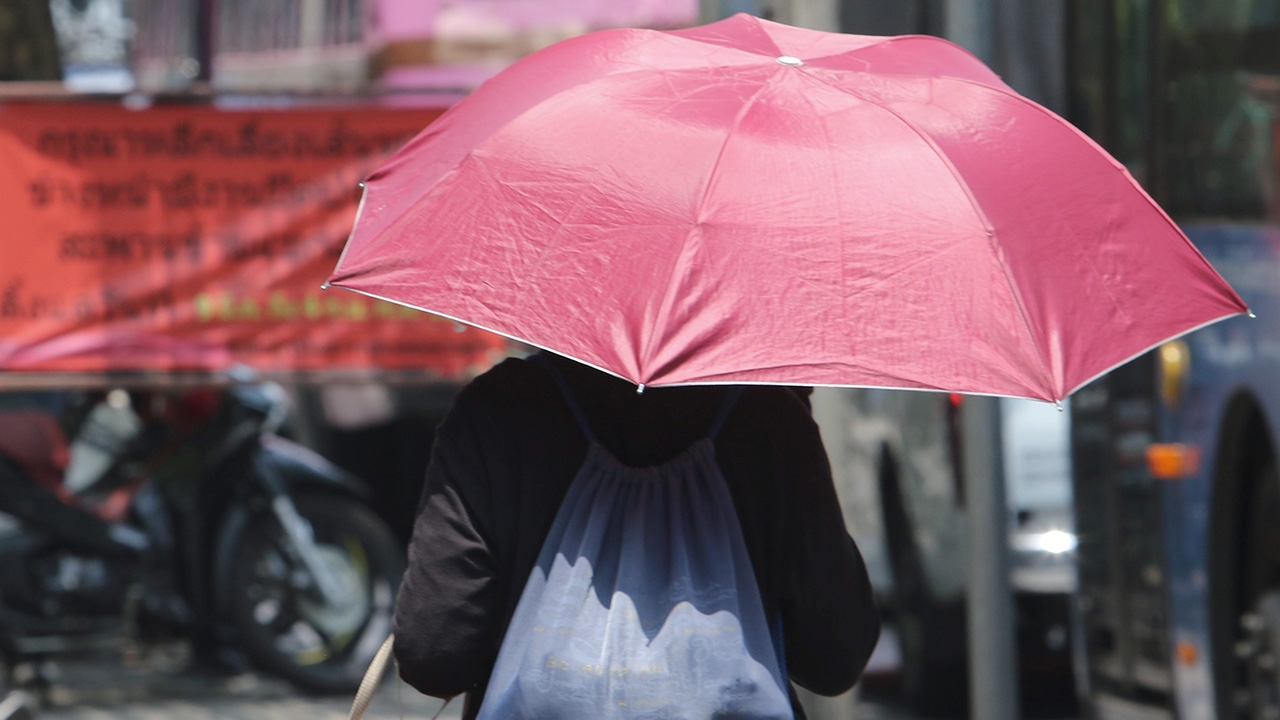 สาธารณสุข เตือนประชาชนระวังป่วย "ฮีตสโตรก" จากสภาพอากาศร้อนจัด