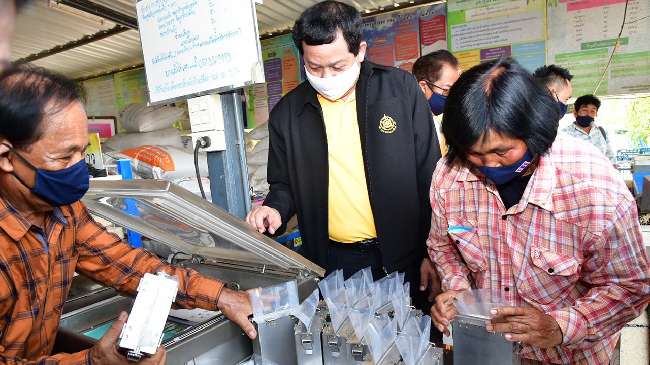 อธิบดีธนารักษ์ ส่งมอบข้าวสาร 500 กก.ให้ กทบ. ช่วยปชช. สู้โควิด-19