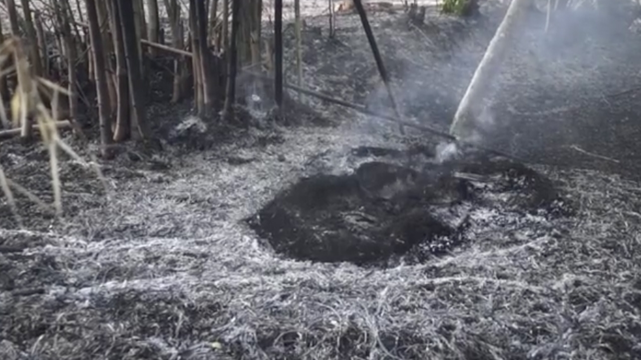 สลด พ่อเฒ่าจุดไฟเผาหญ้า ลามไหม้เถียงนา สำลักควันสลบ ถูกย่างสดเสียชีวิต