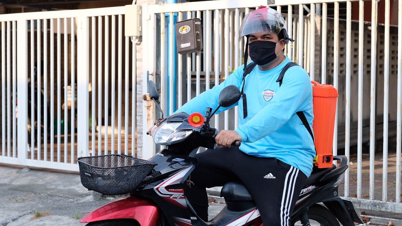 ส.ส.ศาสตรา พปชร. ลงพื้นที่มอบถุงยังชีพให้ปชช.จ.สงขลา สู้ภัยโควิด-19