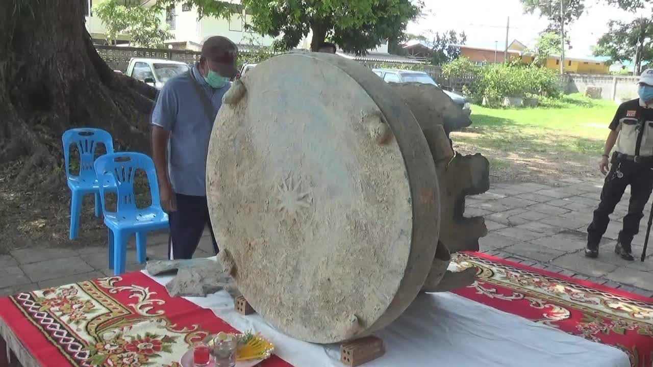 ขุดเจออีก "กลองกบ" มโหระทึกโบราณ ฝังดินที่คำชะอี คาดอายุถึง 3 พันปี 