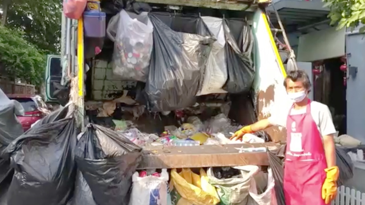 พบศพทารกถูกทิ้งถังขยะ ตร.สอบจนรู้ตัวพ่อแม่ เร่งให้มาพบด่วน