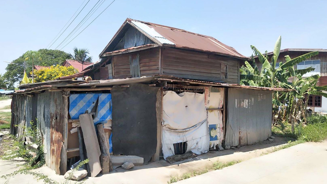 หนุ่มก่อสร้างผูกคอดับ เครียดโควิดระบาดทำตกงาน รอเงิน 5 พันแต่ก็ไม่มา 