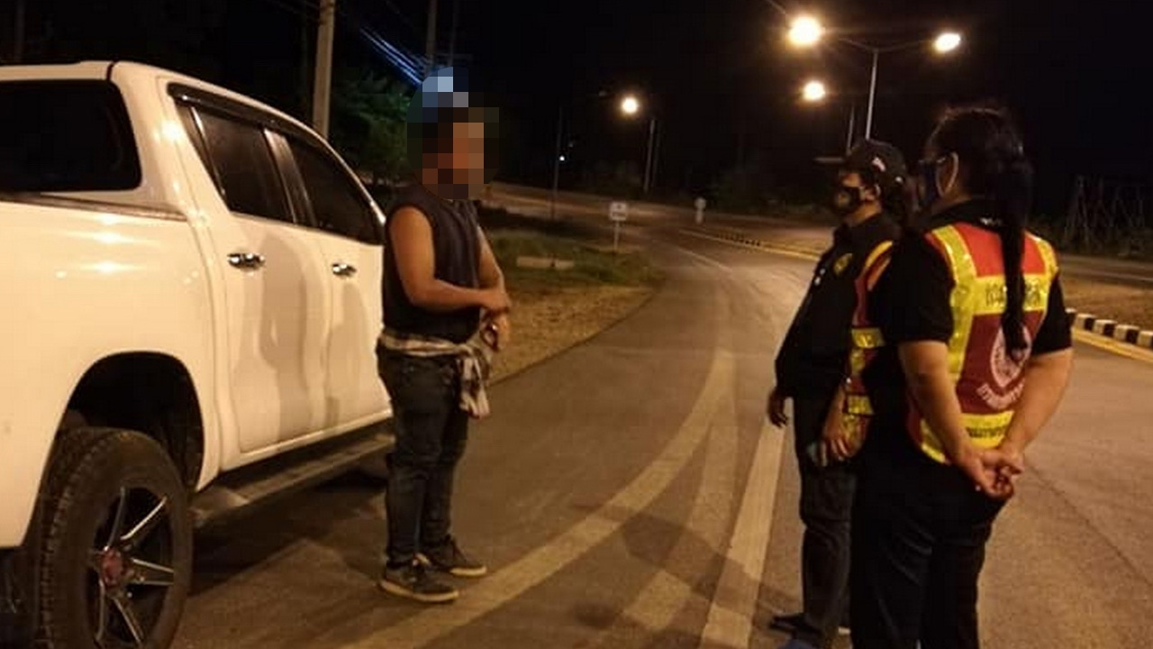 เขาเป็นใคร สุดหยาบคาย แจกอวัยวะเพศ ด่ากราดที่ด่านตรวจเคอร์ฟิว