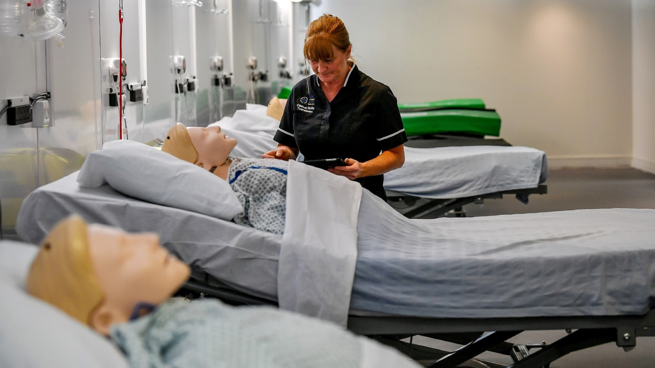 อังกฤษเศร้า เหยื่อโควิด-19 "ในโรงพยาบาล" ทะลุ 20,000 ศพแล้ว