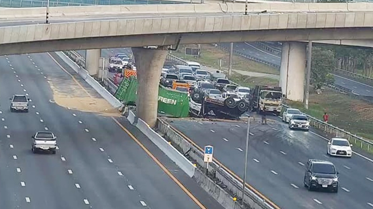 กรมทางหลวง แจงเหตุรถพ่วง 18 ล้อตกมอเตอร์เวย์ พบใช้ความเร็วเกินกำหนด