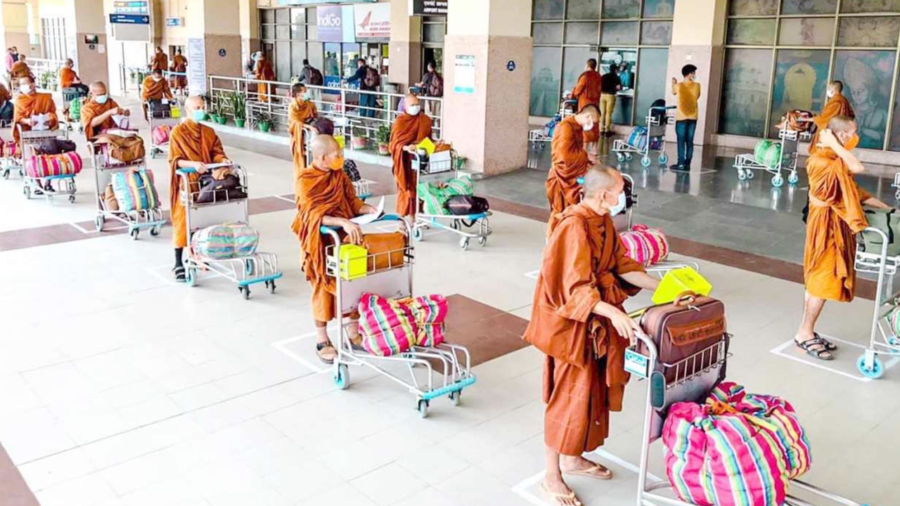 กลับไทยชุด 2 พระธุดงค์ คณะแสวงบุญตกค้างอินเดีย ขอโรงแรมทำที่พักสงฆ์  