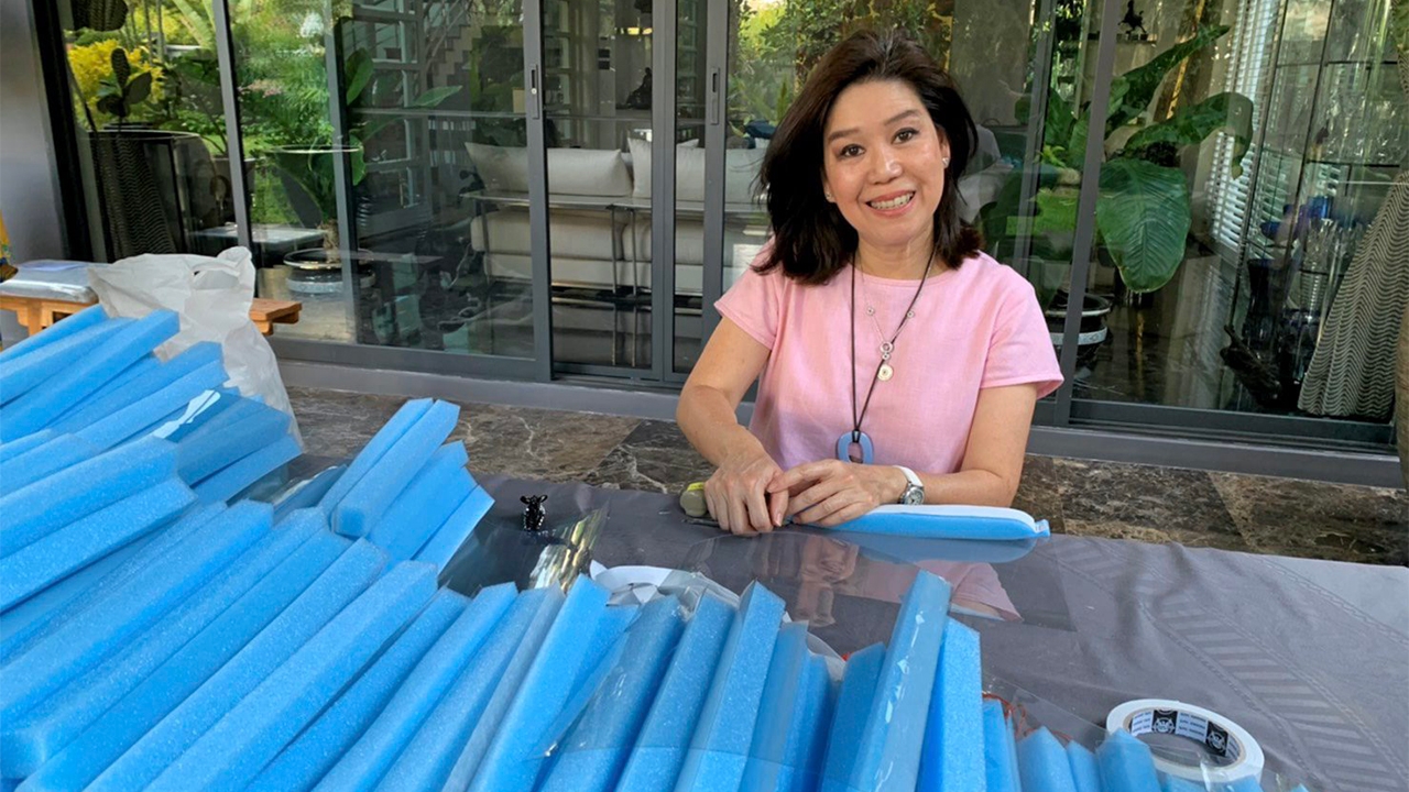 ของว่างวันอาทิตย์ : นุสรา (อัสสกุล) บัญญัติปิยพจน์ ลุยทำ DIY Face Shield ได้กว่าแสนชิ้น