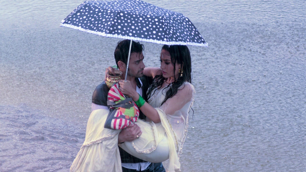 "เพิร์ล" โชว์แมนอุ้ม "เซอร์บิ" เจ้าแม่นาคินใจอ่อนยวบใน "นาคิน แค้นรักนางอสรพิษ"