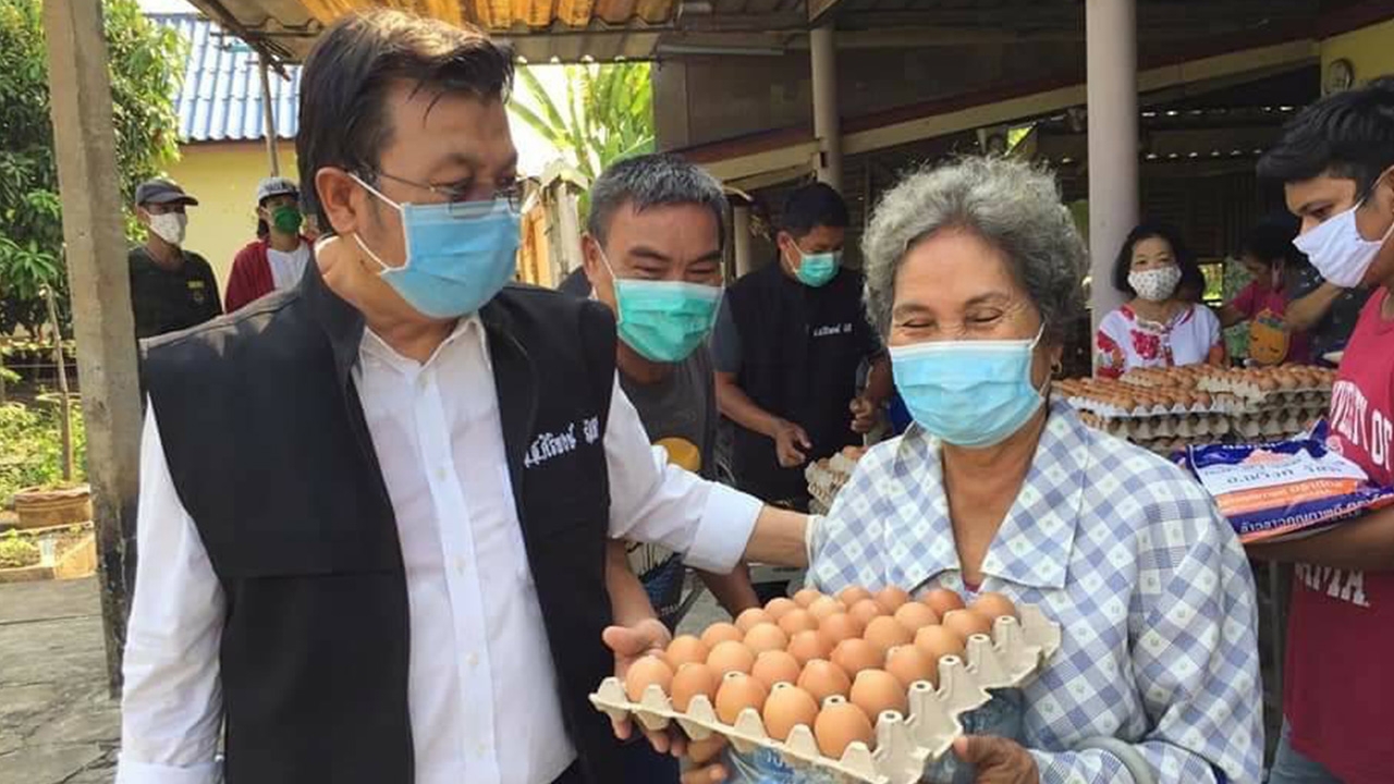 “ศิริพงษ์” แจกของบรรเทาโควิด-19 เผย “บิ๊กป้อม” ฝากความห่วงใยชาวหนองจอก