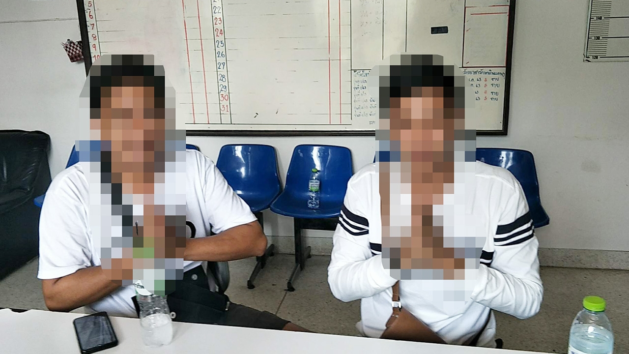 ตร.สตึกจับหนุ่มหัวร้อนยิงปืนกลางสี่แยก ฉุนไม่มีสติกเกอร์ เข้าห้างไม่ได้