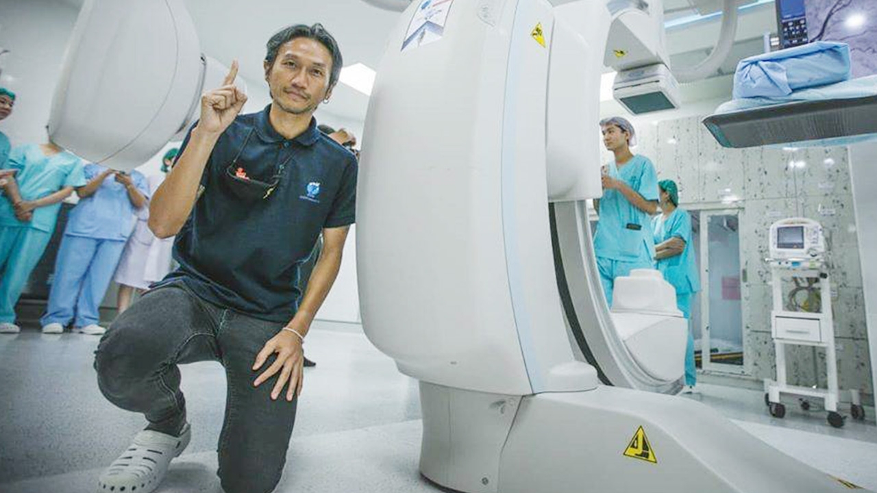 ตูน บอดี้สแลม เผยภาพเครื่องสวนหัวใจ 50 ล้านบาท จากเงินบริจาคก้าวคนละก้าว
