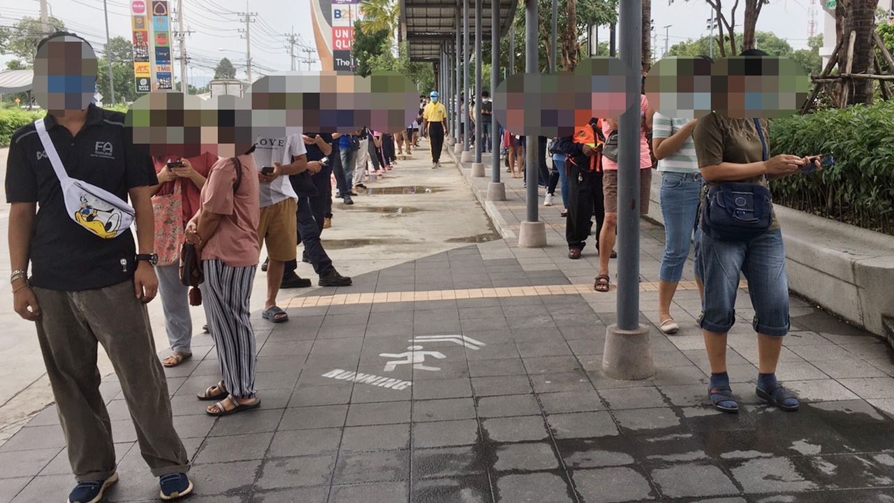 ชาวระยองมาต่อคิวตรวจโควิด พบเคสด่วนผู้เสี่ยงสัมผัส ทหารอียิปต์อีก 4 คน