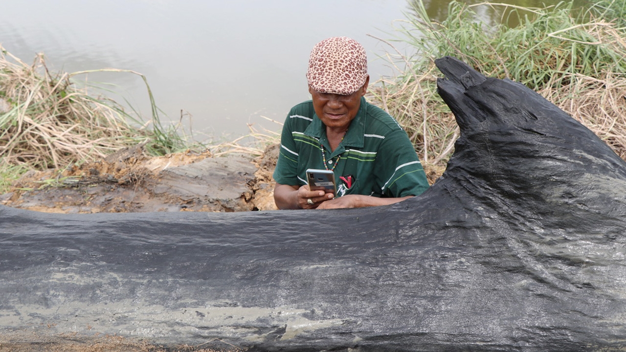 เซียนหวยยิ้มกรุ้มกริ่มขอลาภแม่ตะเคียนทอง ตะโกนลั่นเลขเด็ด 68 ชัดแจ๋ว