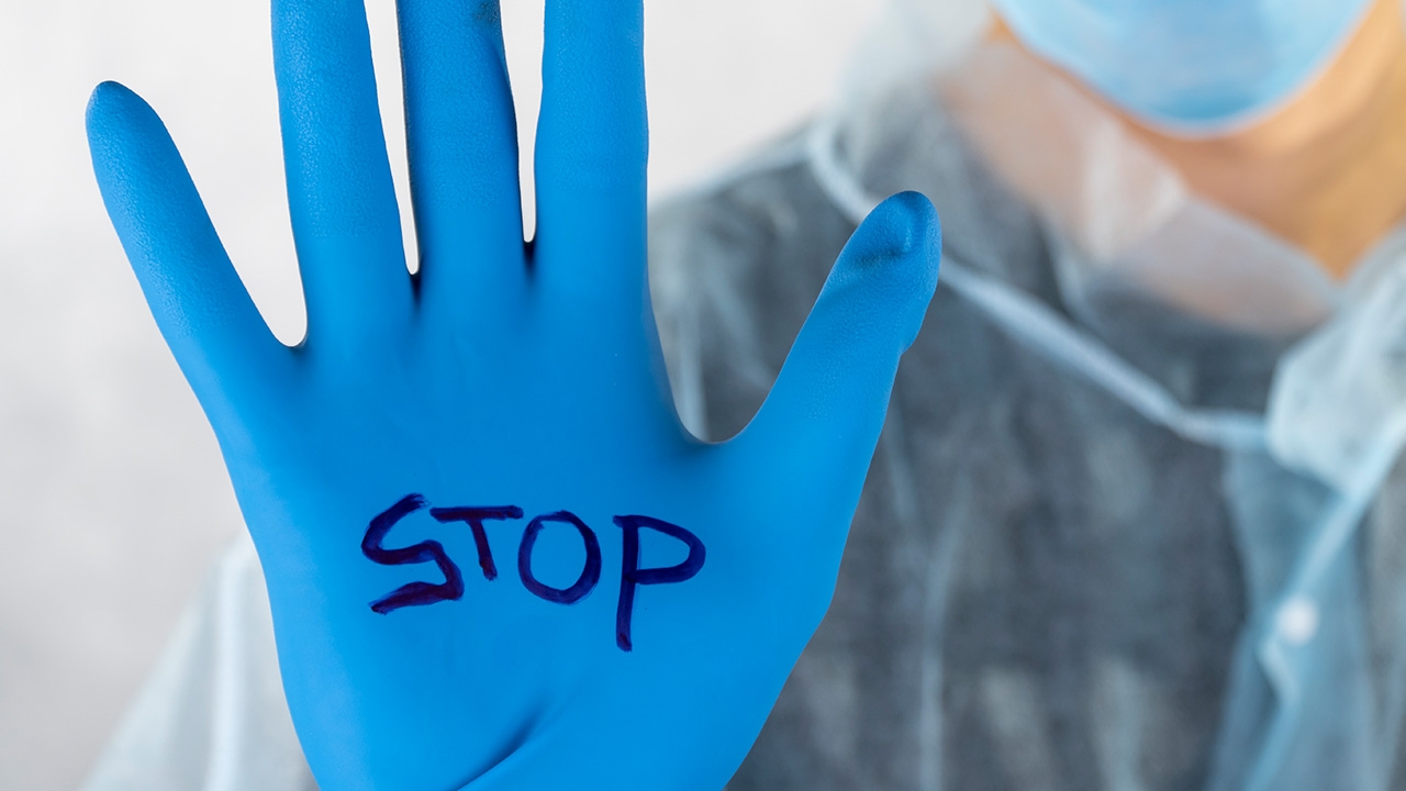 ส่องคอมเมนต์ หลังชาวเน็ตรู้ไทม์ไลน์ผู้ป่วยโควิดรายใหม่ ได้ยกเว้น ไม่กักตัว