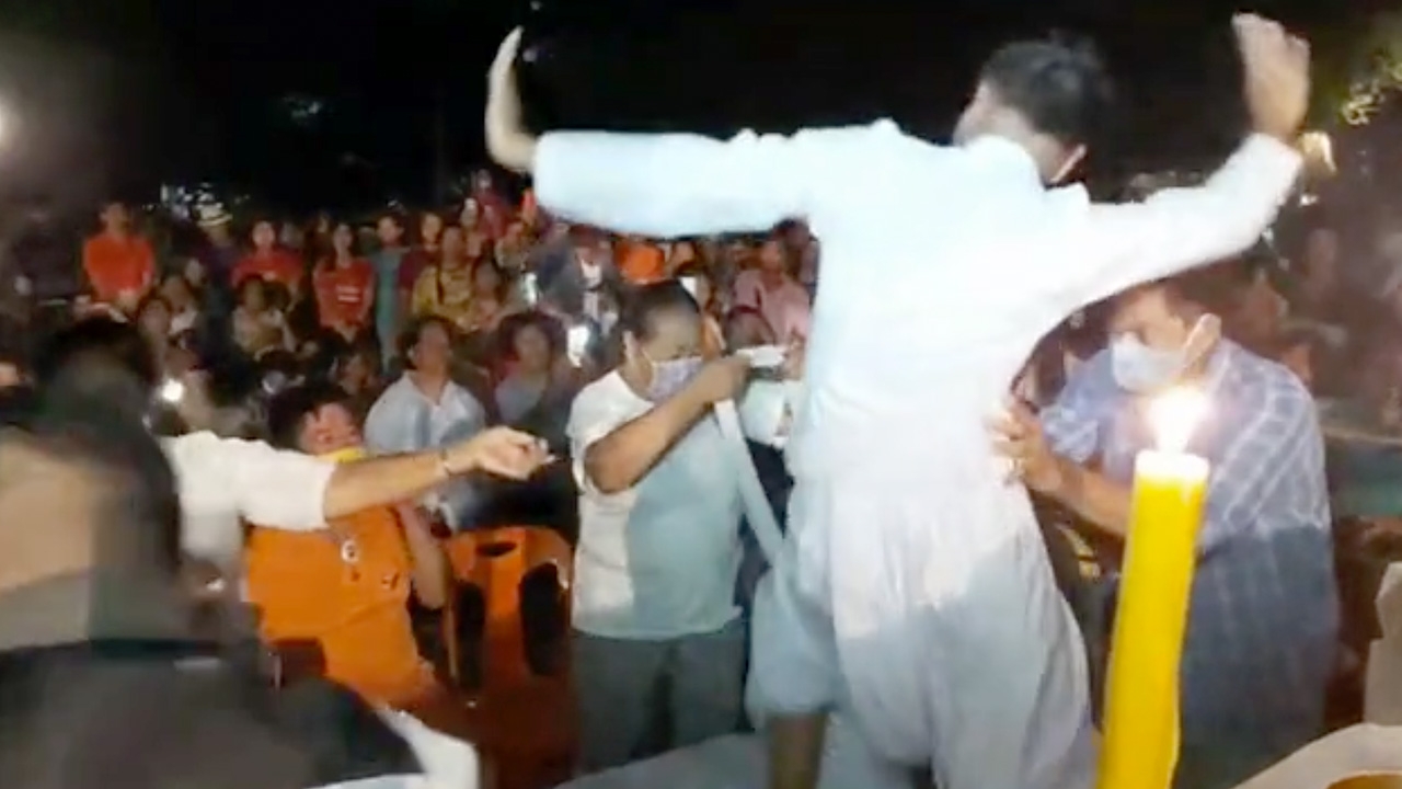 คอหวยเกือบจด "เลขเด็ด" ไม่ทัน ร่างทรงแม่ตะเคียนร่ายรำ หยิบ "ลอตเตอรี่มงคล"