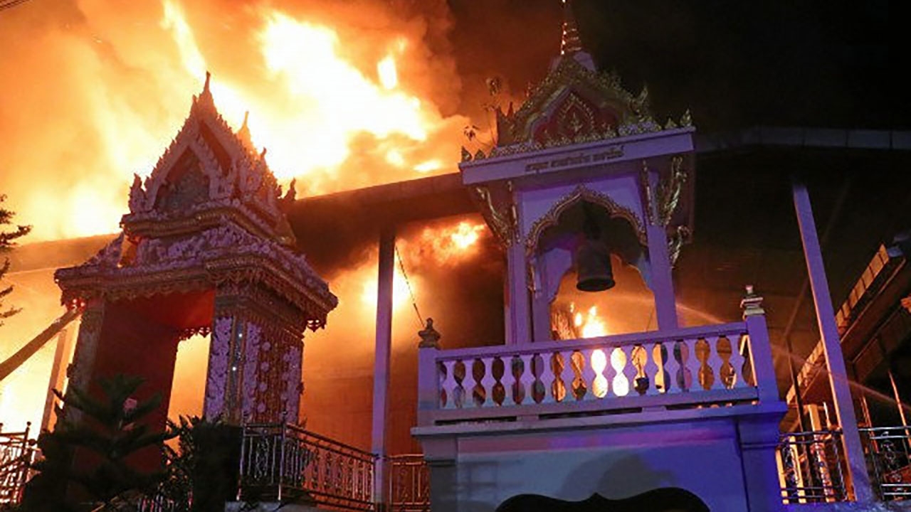 เผาวอด
