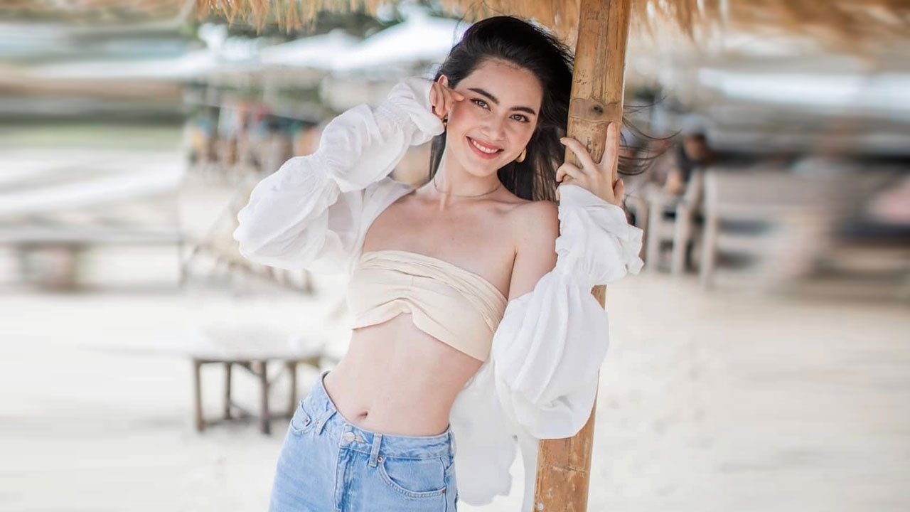ใหม่-ดาวิกา กลัวจะปลิวตามลมลงทะเล เอวบางร่างน้อยเหลือเกิน