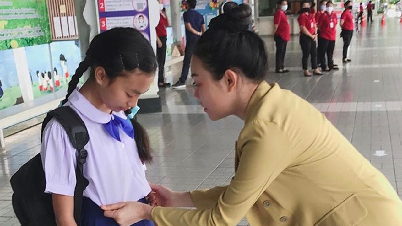 เอ็มมี่ อมลวรรณ น้ำตาแทบเป็นสายเลือด หาเงินค่าเทอมและใบเกิดให้ลูก