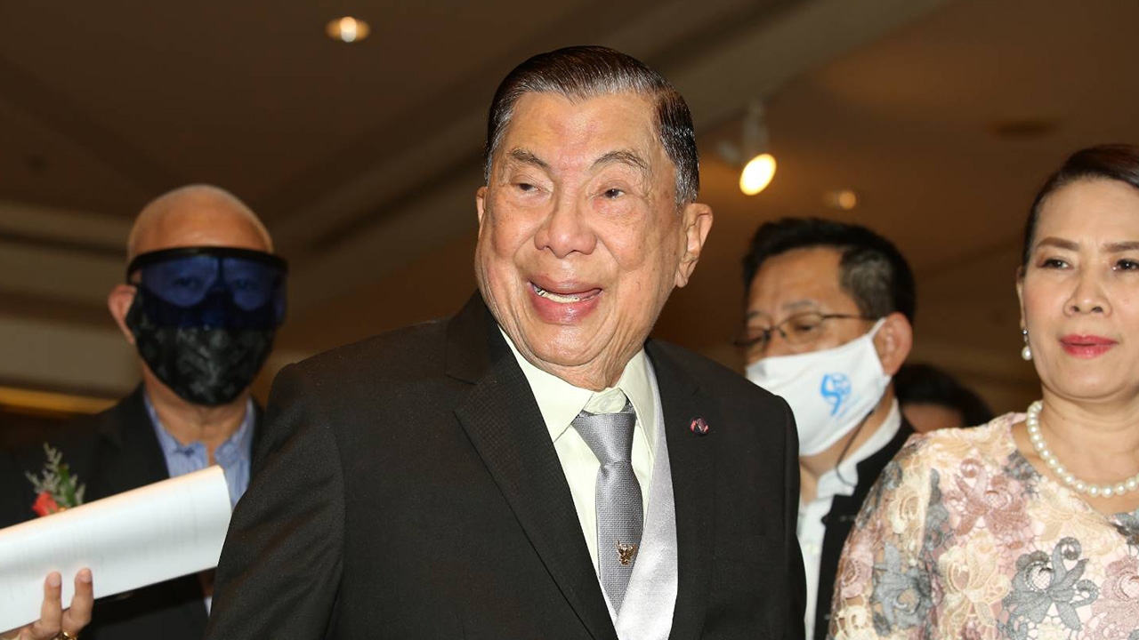 บิ๊กจิ๋ว หนุนนายกฯ ชี้ยังไม่ใช่เวลาปรับ ครม. เหน็บนักการเมืองห่วงผลประโยชน์