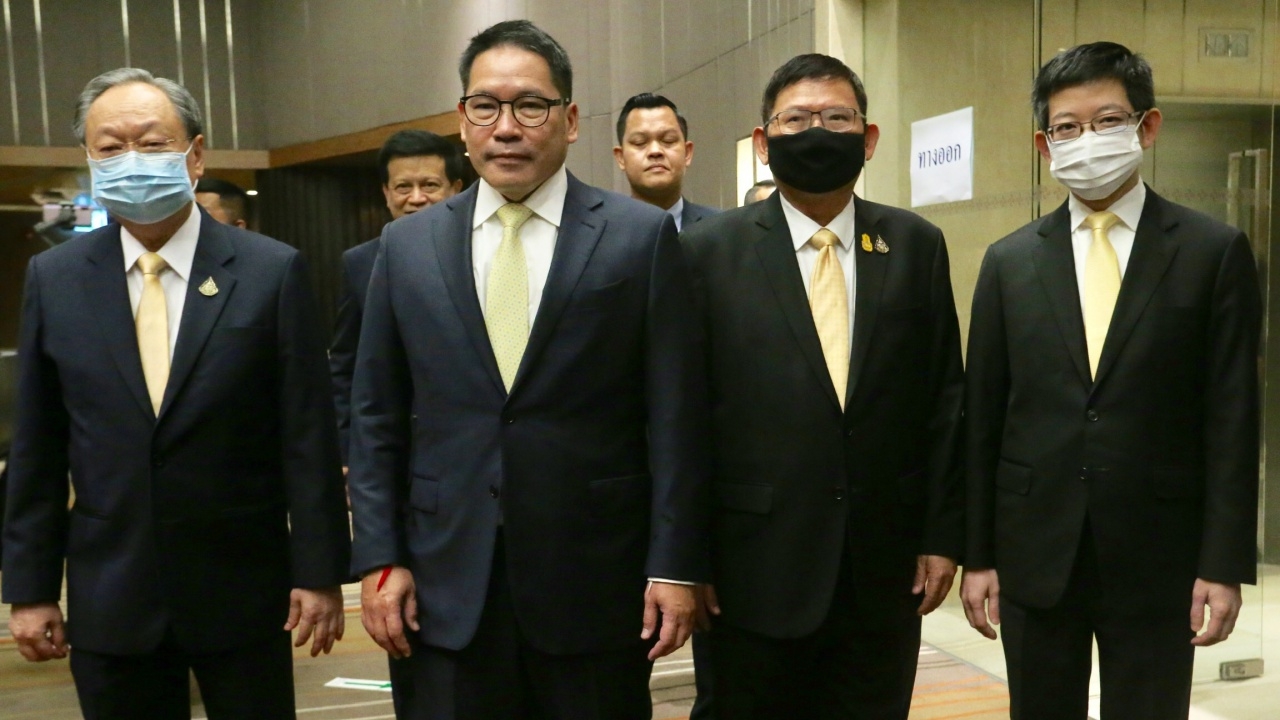 "4 กุมาร" แยกทางพลังประชารัฐ ย้ำภาพทรยศหักหลัง คนยิ่งยี้พรรคการเมือง 
