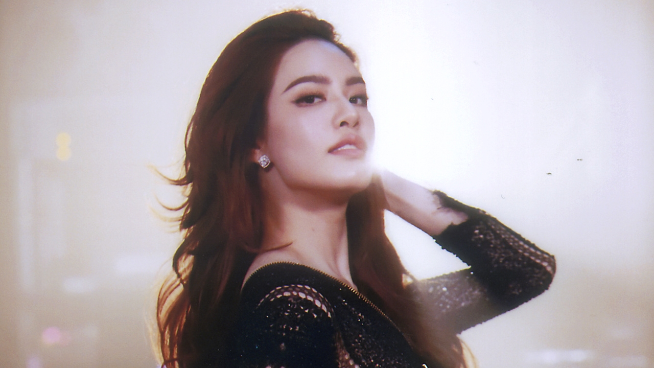 "เกรซ" เปิดตัวลีลาสุดแซ่บ อวดความเซ็กซี่ใน "เริงริตา"
