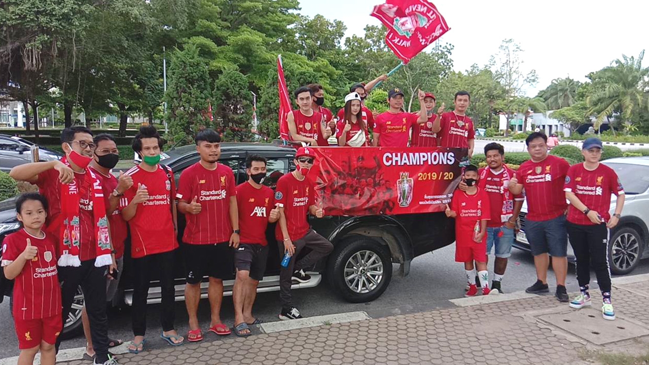 30 ปีที่รอคอย แฟนหงส์แดง สาขาศรีราชา ขึ้นรถแห่ฉลองแชมป์พรีเมียร์ลีก