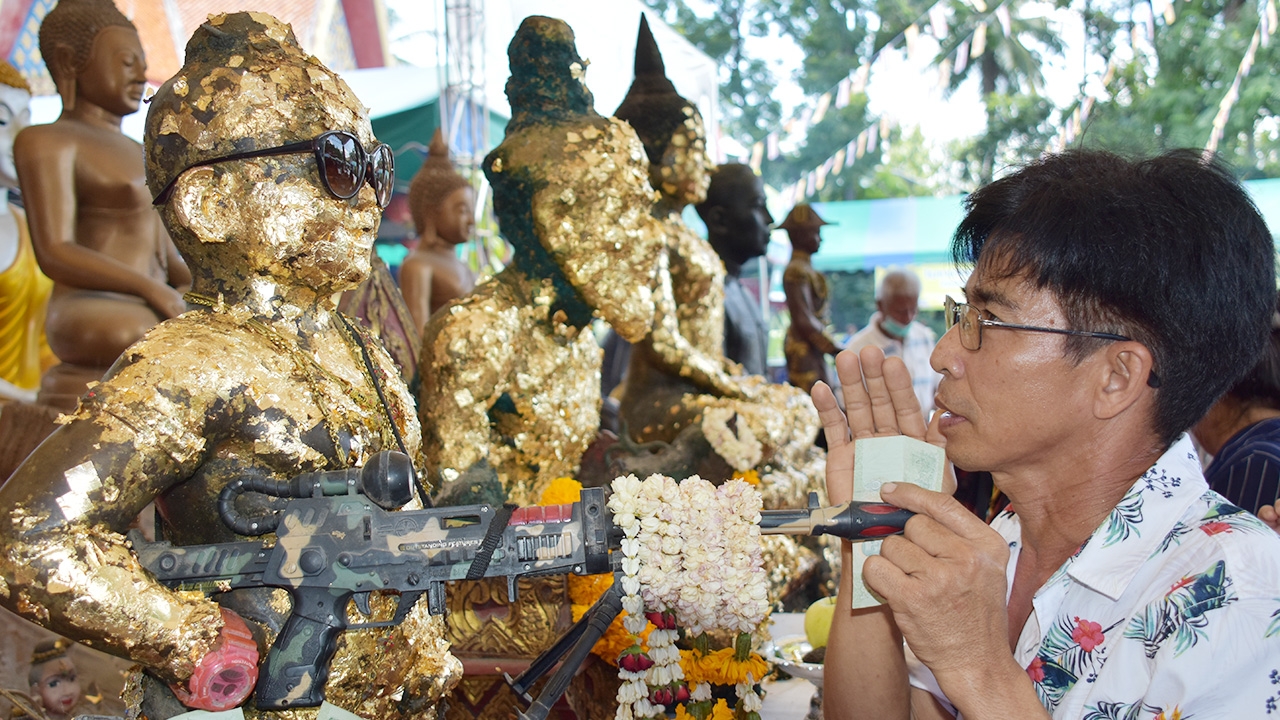 งวดนี้หวังรางวัลใหญ่ "เลขเด็ด" เซียมซี "กุมารจุกดำ" หล่นพร้อมกัน 3 เลข