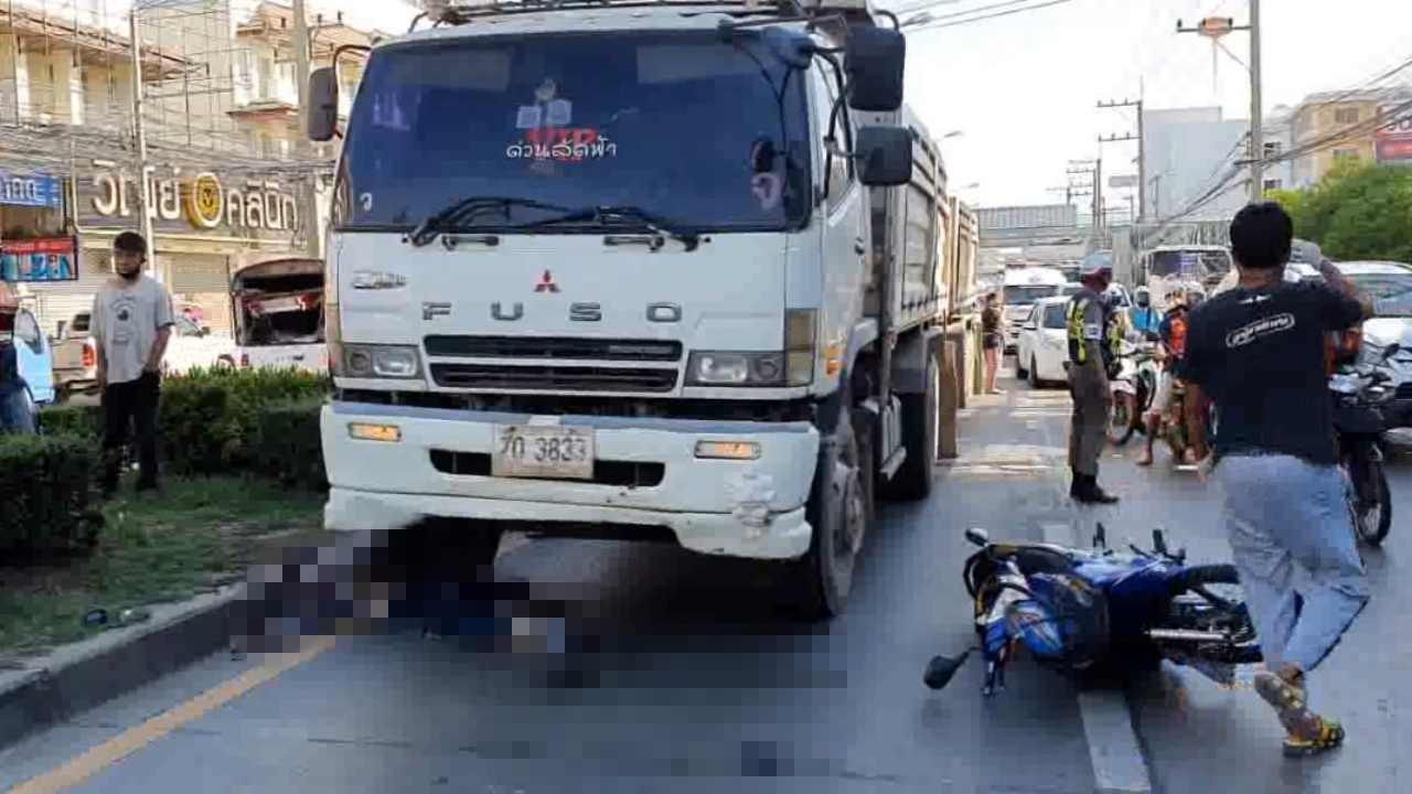 รถพ่วงทับดับสลด หน.วินเคราะห์ร้าย ชนท้ายปิกอัพล้มขวางล้อ  