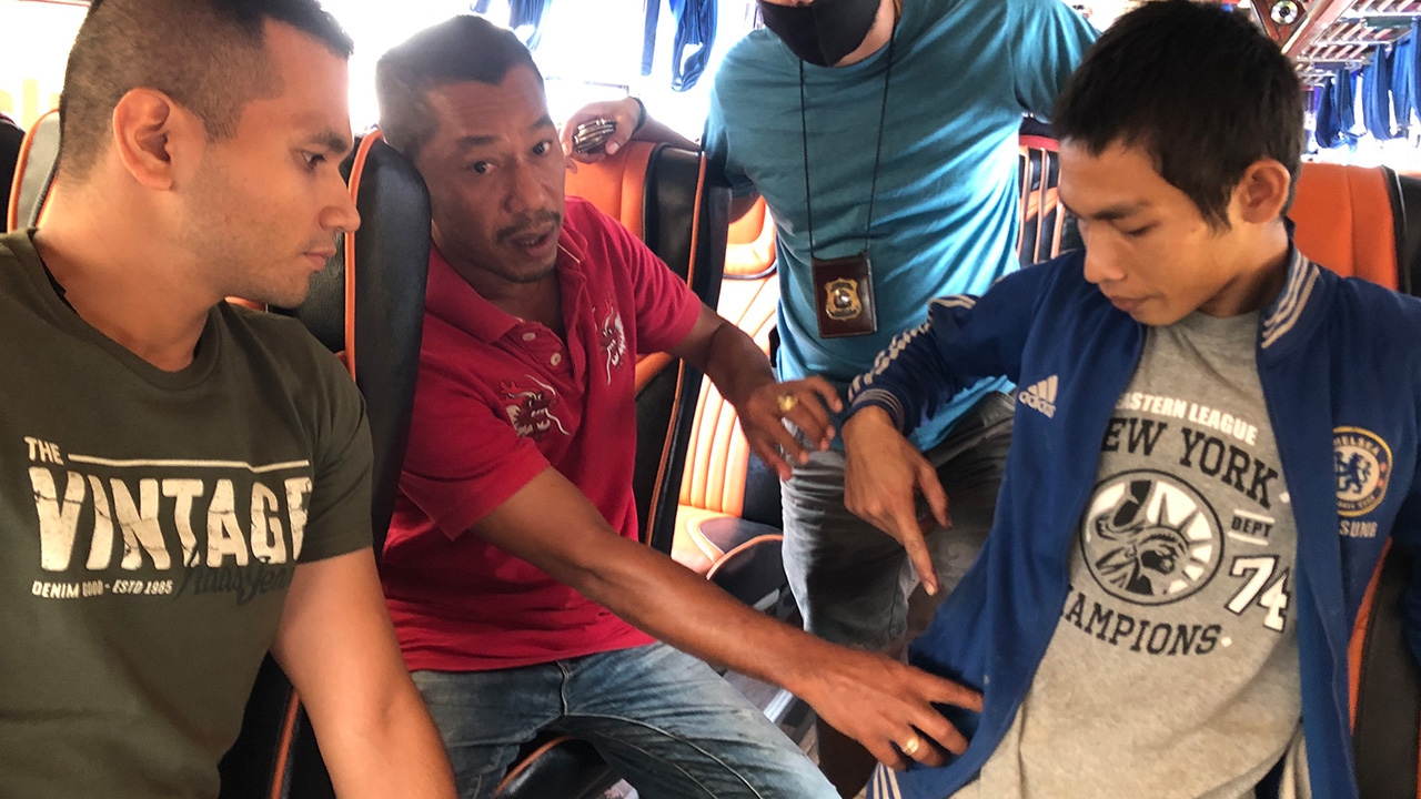 ตร.เจ๋ง ปลอมตัวเป็นกระเป๋า-ผู้โดยสาร ล่อจับแก๊งค้ายาในขนส่งหาดใหญ่