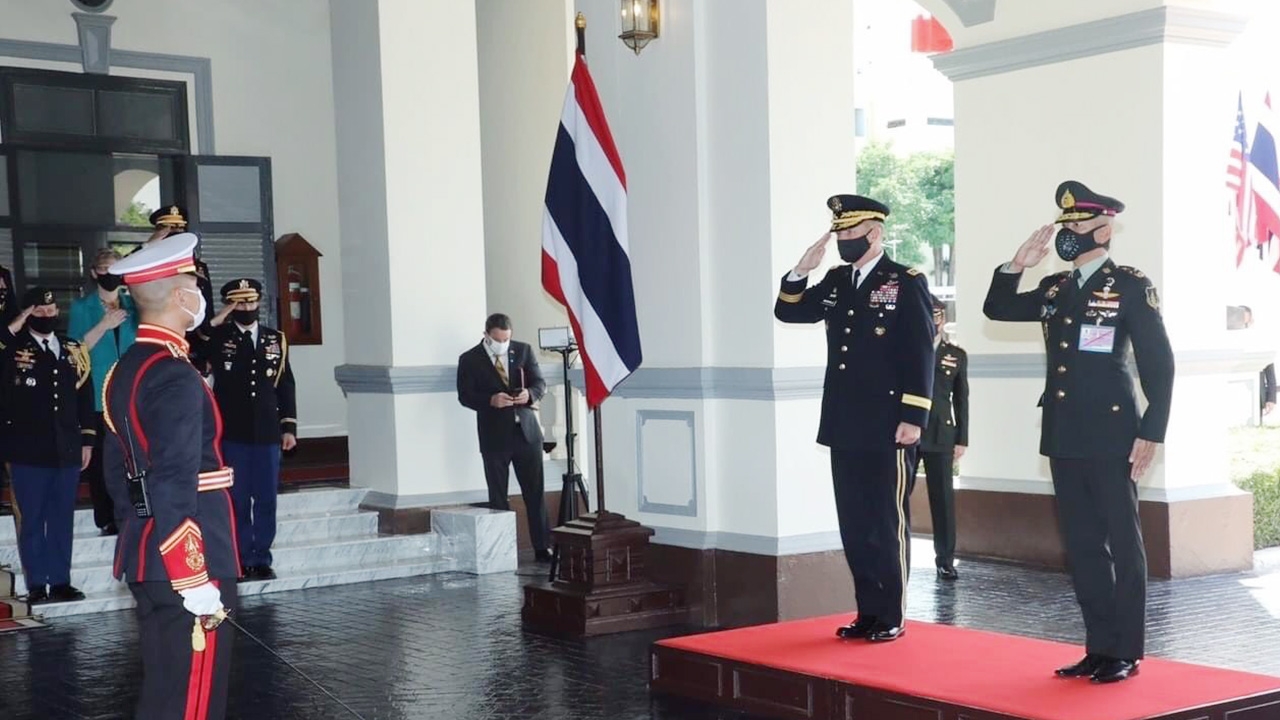 "บิ๊กแดง" ต้อนรับ ผบ.ทบ.สหรัฐฯ รูปแบบชีวิตวิถีใหม่ สานสัมพันธ์ทหาร 65 ปี