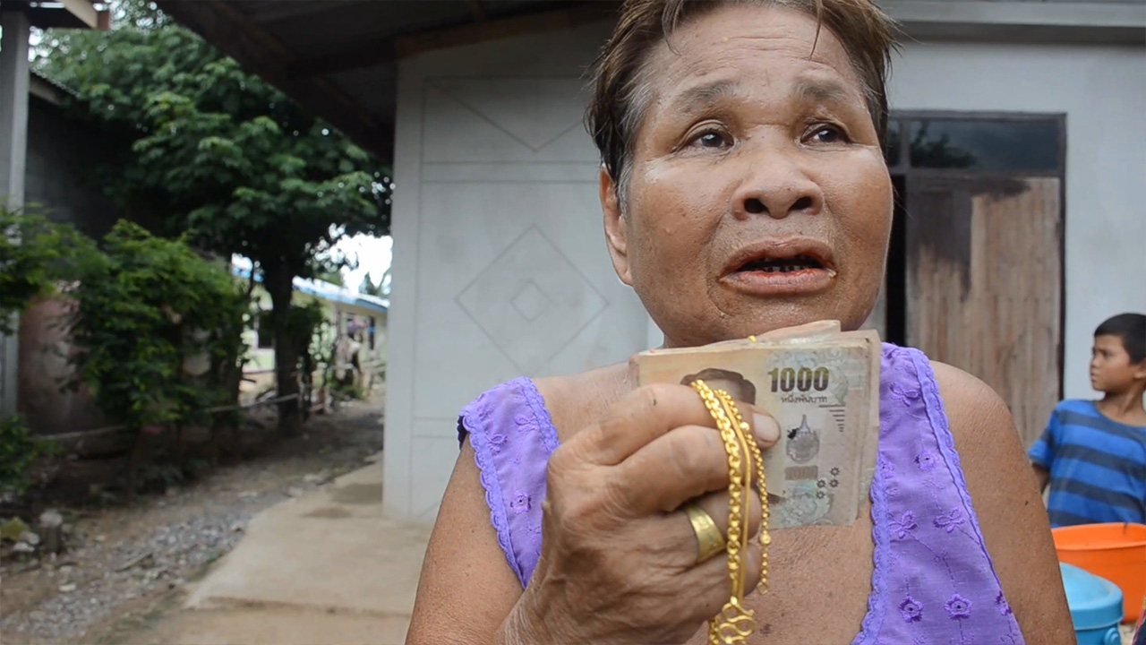 ยายที่อุดรฯ บ้านถูกไฟเผาวอดหมด แต่ทอง 2 เส้น กับเงิน 3 หมื่นยังอยู่ครบ