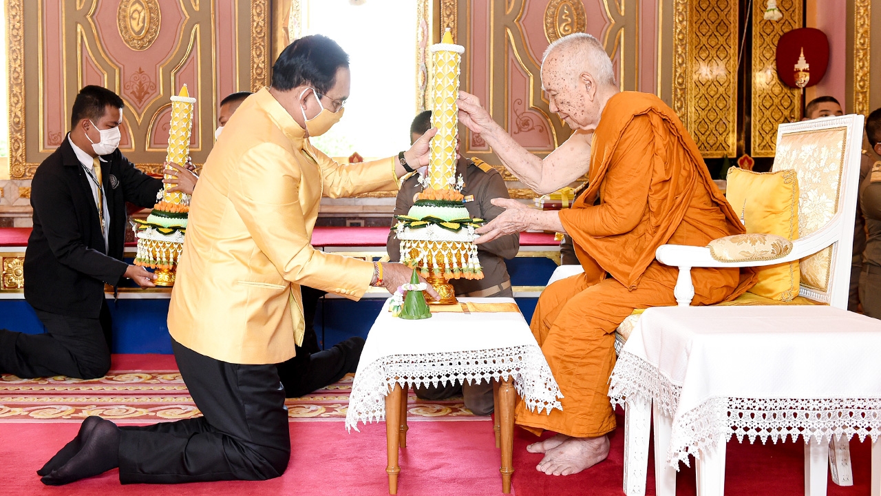 “สมเด็จพระสังฆราช” ประทานพร “บิ๊กตู่-บิ๊กป้อม” เข้าเฝ้าถวายเทียนพรรษา
