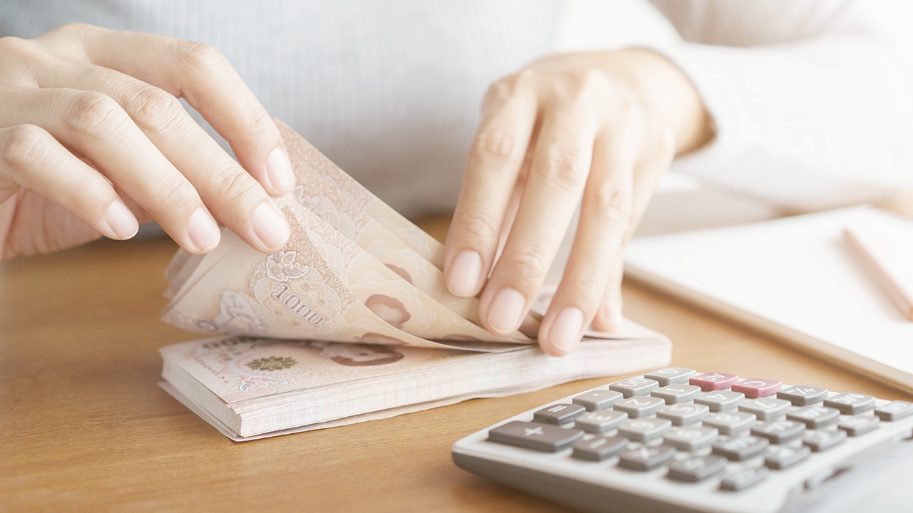 เลื่อนจ่าย "เงินเดือน" ข้าราชการ กรกฎาคมเร็วขึ้น หลังครม. หยุดชดเชยสงกรานต์