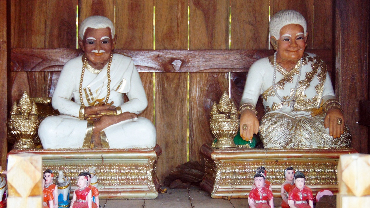 ชาวบ้านแห่กราบไหว้ ศาลตาจันดี-ยายสี หลังให้เลขเด็ดอยู่ในรางวัลที่ 1