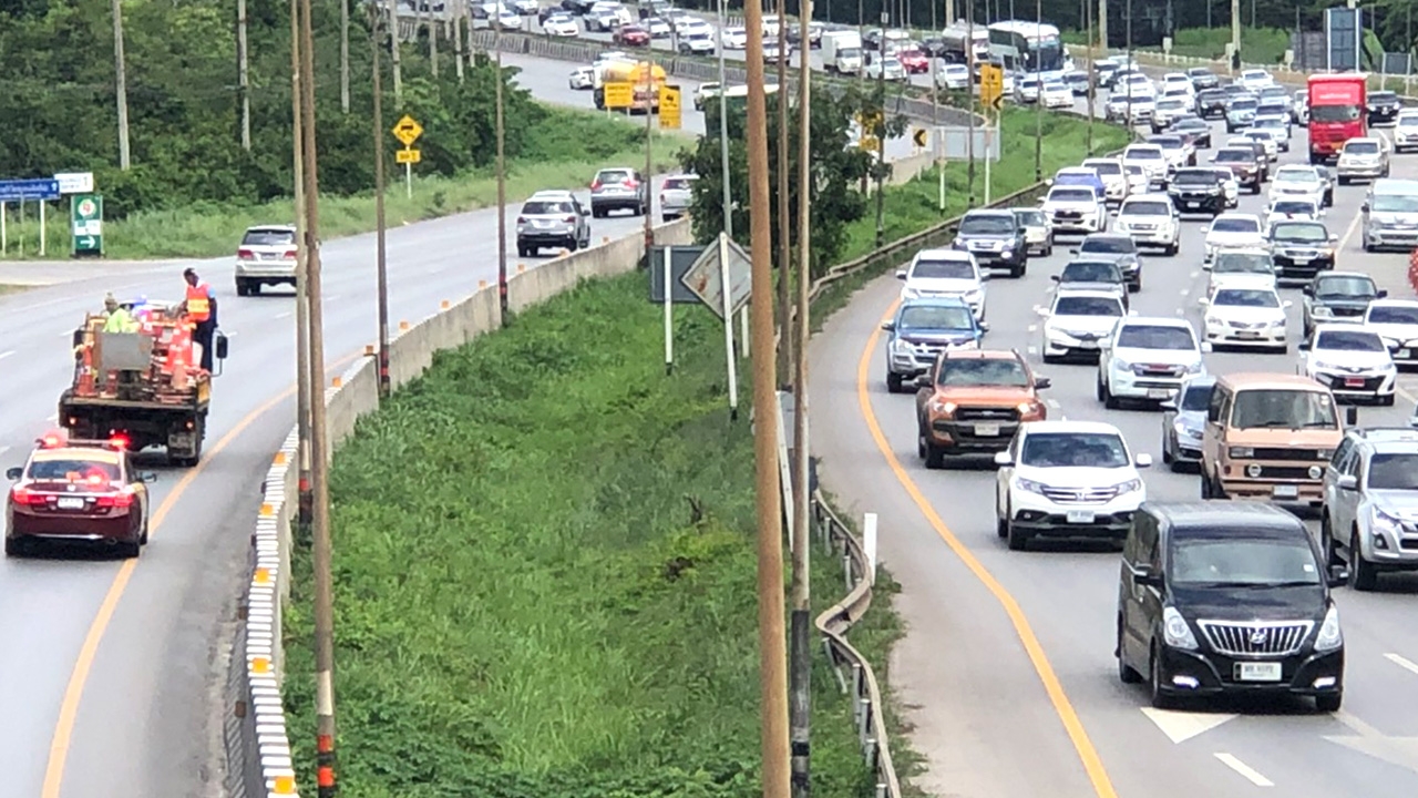 คนกลับกรุงทำงาน ถนนมิตรภาพขาเข้ารถแน่น บางช่วงติดหนึบ