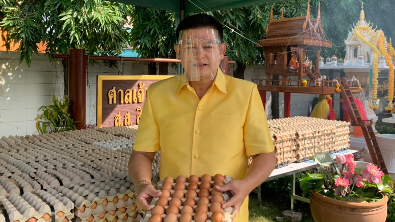 สิระ ถือฤกษ์ดี นำไข่ไก่ 9,000 ฟอง ไหว้ศาล หลังหลุด คดีกร่างที่ภูเก็ต 